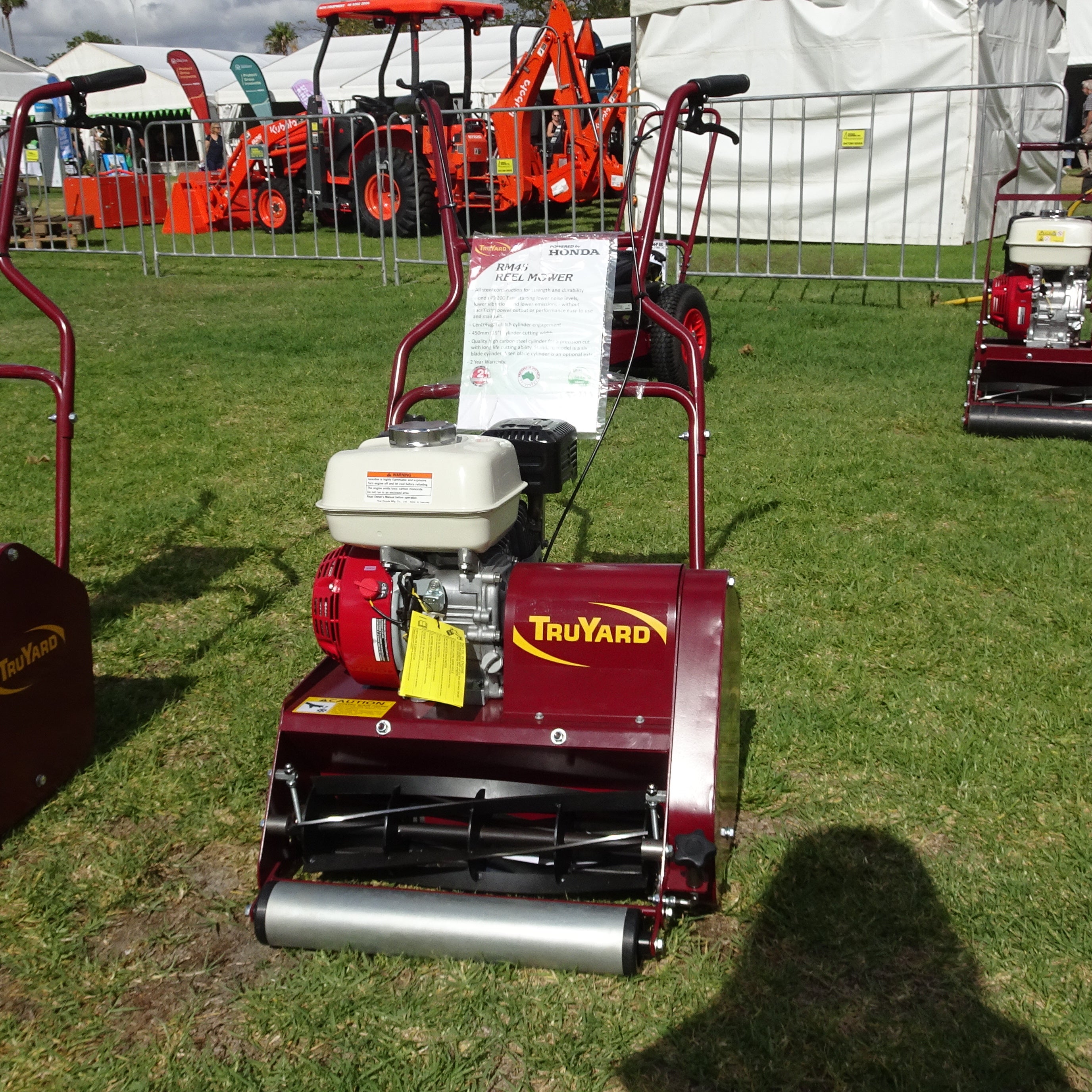 Truyard RM 45200 Reel Mower in garden show